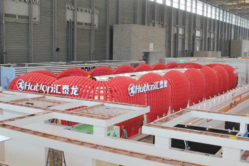 從展館頂上觀看，匯泰龍展館分外搶眼